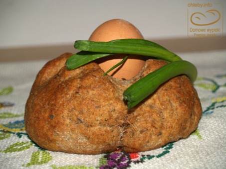 Chleb wielkanocny - malutki bochenek idealnie mieszczący się w każdym koszyczku [PRZEPIS]