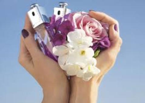 Sprawdź jak wpływają na Ciebie perfumy, których używasz! [CIEKAWE INFORMACJE]
