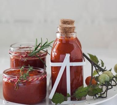 Domowy ketchup z ziołami [PRZEPIS]