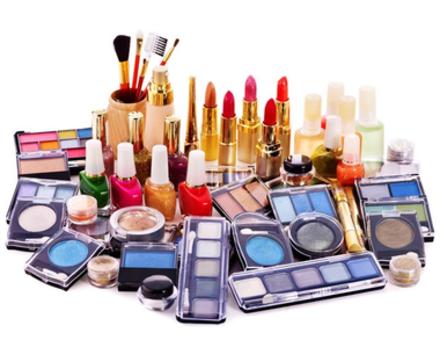 W jakie kosmetyki warto inwestować, a na których można zaoszczędzić? [PORADNIK]