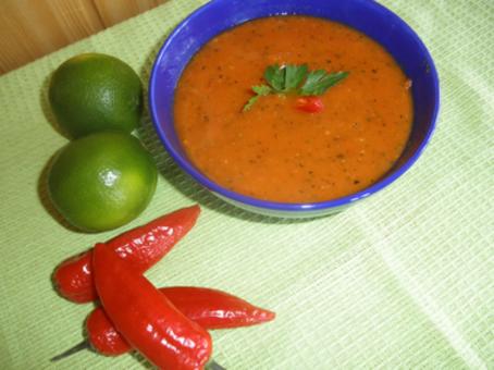 Zupa pomidorowa pikantna z cukinią! [PRZEPIS]