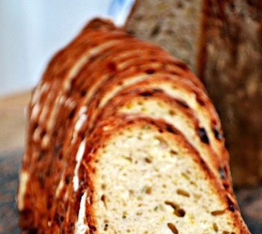 Z cyklu "Wypiekanie na sniadanie" - chleb z zielonymi szparagami i karmelizowanym porem! [PRZEPIS]
