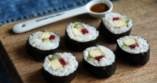 Sushi maki z wegańską wkładką! [PRZEPIS]