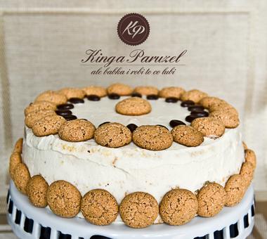 Niezwykle elegancki tort Amaretto dla fanów migdałów i delikatnego kremu [PRZEPIS]