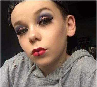 10-letni chłopiec robi lepszy makijaż niż niejedna kobieta!