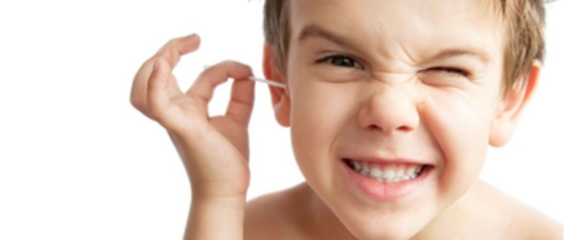 Używanie patyczków do czyszczenia uszu może mieć TRAGICZNE konsekwencje! KONIECZNA MOŻE BYĆ OPERACJA!