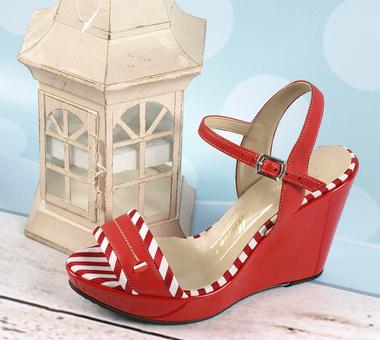 Jak wybrać idealne sandały na lato 2015? Najnowsze trendy + poradnik stylu!
