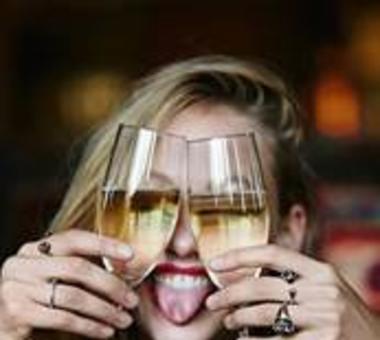 Dlaczego kobiety lubią seks po kilku drinkach?