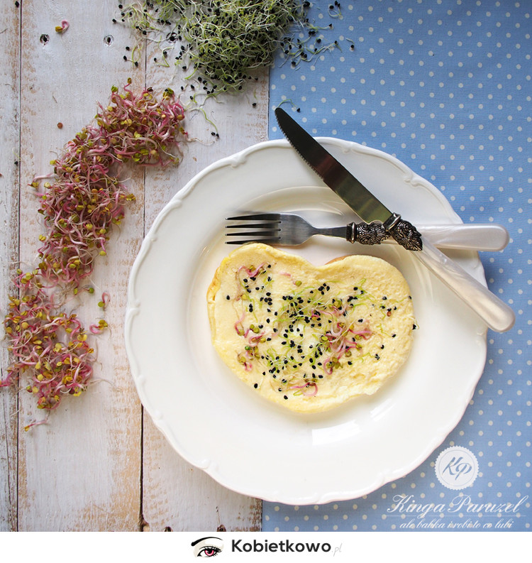 Zdrowy i lekki omlet z kiełkami! [PRZEPIS]