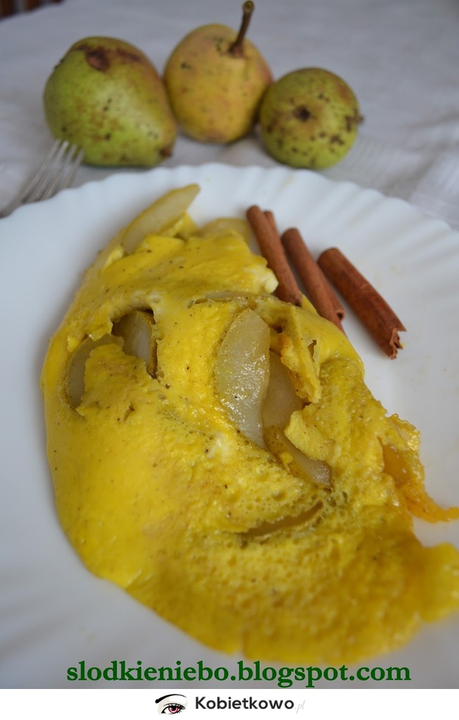 Gruszkowy omlet z miodem i cynamonową nutą, pyszne śniadanko [PRZEPIS]