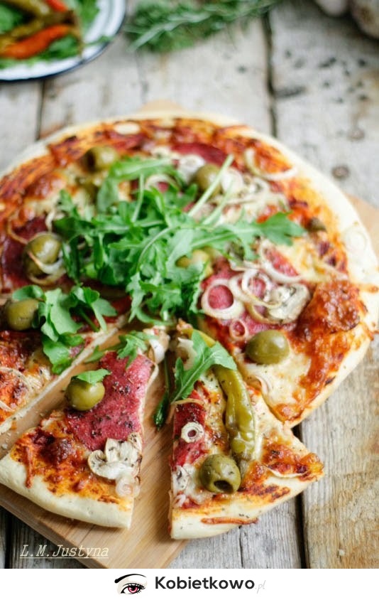 Pizza Primavera, idealna na rodzinny posiłek [PRZEPIS]