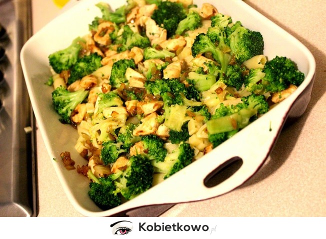 Zapiekanka z brokułem i kurczakiem [PRZEPIS]
