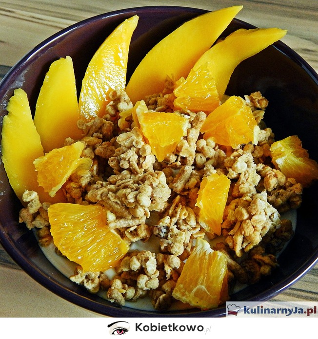 Granola z mango i pomarańczami idealna na śniadanie! [PRZEPIS]