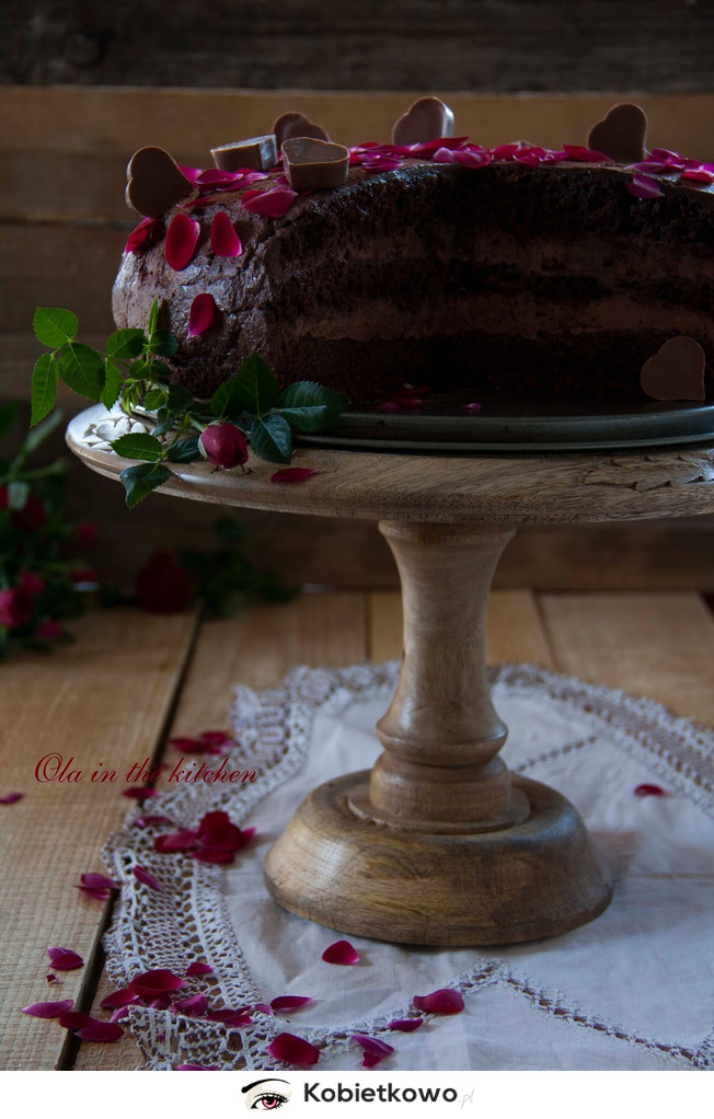 Tort czekoladowy z czekoladową pianką [PRZEPIS]