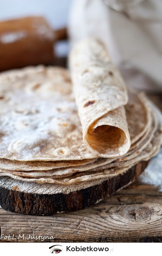 Domowe placki tortilla z mąki pełnoziarnistej. SZYBKIE DO ZROBIENIA [PRZEPIS]