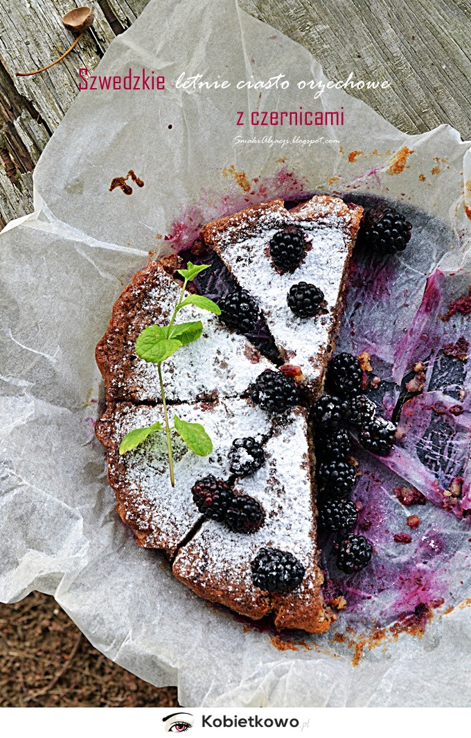 Szwedzkie letnie ciasto orzechowe z czernicami! [PRZEPIS]