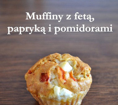 Muffinki na słono z fetą, pomidorami i czerwoną papryką [PRZEPIS]