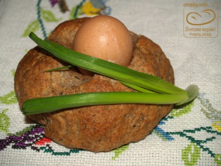 Chleb wielkanocny - malutki bochenek idealnie mieszczący się w każdym koszyczku [PRZEPIS]