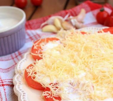 Pomidory pod pierzynką - kolacja MISTRZÓW [PRZEPIS]