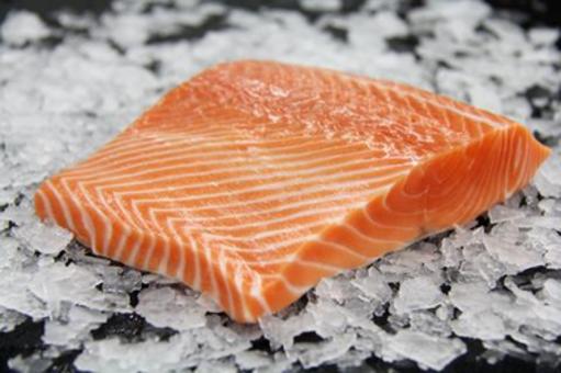 Dlaczego jedzenie łososia dobrze wpływa na kondycję skóry?
