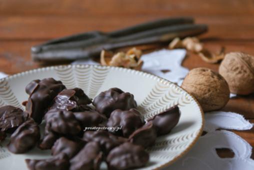 Orzechy w czekoladzie - zdrowa przekąska [PRZEPIS]