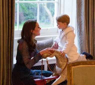 Dzieci księcia Williama i Kate nie mogą jeść z nimi posiłków!