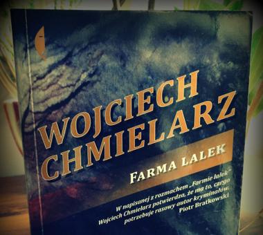 KSIĄŻKA NA WEEKEND: „Farma lalek” Wojciecha Chmielarza. Wciągający i szokujący kryminał