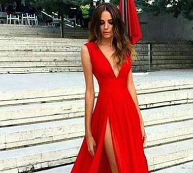 Jakie dodatki do czerwonej sukienki?