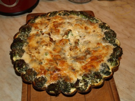 Tarta z brokułami i serem pleśniowym - wystawny obiad [PRZEPIS]