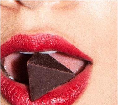 Ta czekolada to słodki eliksir młodości - im więcej kostek tym gładsza buzia?