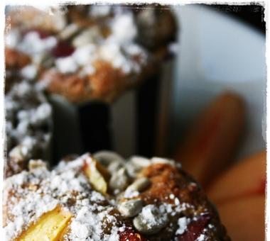Super śniadaniowe muffiny z nektarynkami. Musisz spróbować! [PRZEPIS]