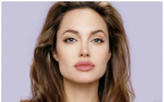 Angelina Jolie pierwszy raz opowiedziała o rozwodzie z Bradem Pittem