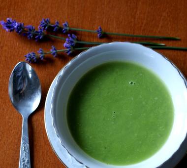 Zupa z zielonego groszku z czosnkiem (dietetyczna)! [PRZEPIS]