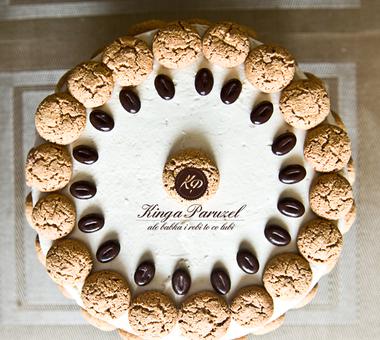 Niezwykle elegancki tort Amaretto dla fanów migdałów i delikatnego kremu [PRZEPIS]