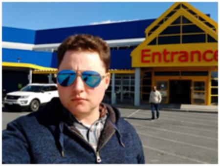 Ten facet w sekrecie udokumentował wycieczkę z żoną do IKEA, a jego historia stała się hitem!