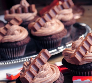 Muffinki ‘Kinder czekolada’ z niespodzianką [PRZEPIS]