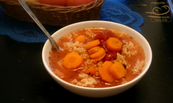 Zupa pomidorowa, klasyczny smak w nowym intensywnym wydaniu [PRZEPIS]