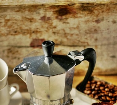 Jak przyrządzić kawę w kawiarce? KROK PO KROKU [PORADNIK]