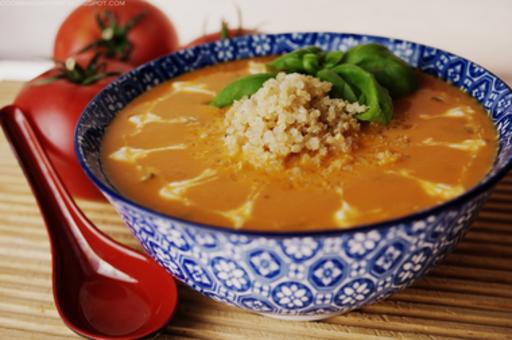 Zupa pomidorowa z mlekiem kokosowym i quinoa! [PRZEPIS]