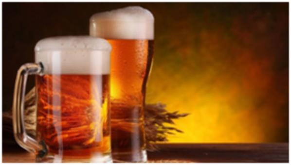 Piwo wcale nie tuczy i dobrze wpływa na serce. Naukowcy radzą je pić codziennie i mówią: "Mięsień piwny to bujda!"