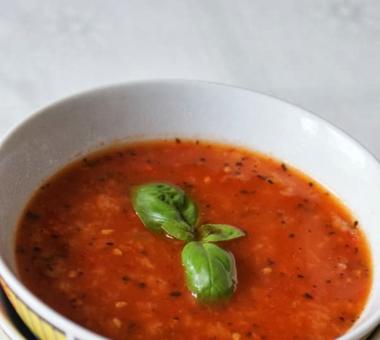 Toskańska zupa pomidorowa pachnąca bazylią! [PRZEPIS]