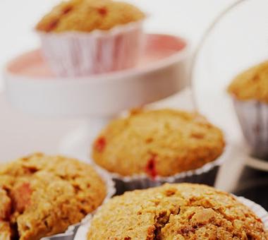 Muffinki pełnoziarniste z truskawkami - proste w zrobieniu [PRZEPIS]