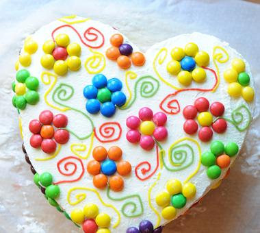 Kolorowy tęczowy tort urodzinowy! [PRZEPIS]