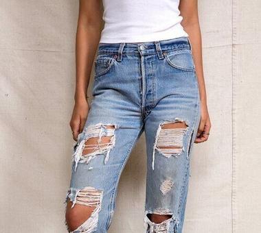 Jak samodzielnie zrobić jeansy z dziurami?