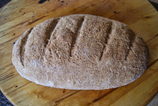 Domowy, prosty w wykonaniu chleb razowy. [PRZEPIS]
