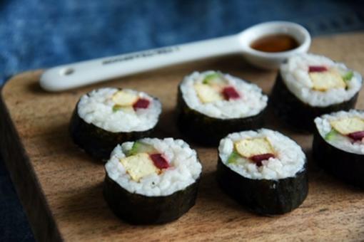 Sushi maki z wegańską wkładką! [PRZEPIS]