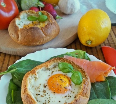 Jajko w bułce - wymarzone śniadanie [PRZEPIS]