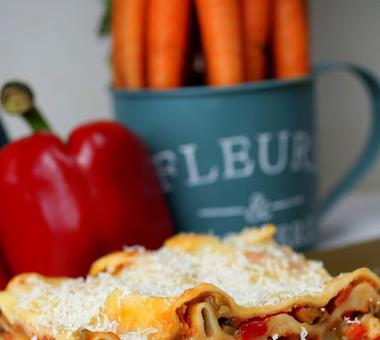 Lasagne z grillowanymi warzywami i sosem pomidorowym [PRZEPIS]