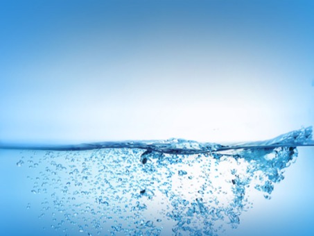 Jaką wodę wybrać? Czym różnią się sklepowe wody?