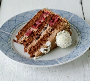 Tort czekoladowy z wiśniami - zgrzesz i skuś się na kawałeczek!